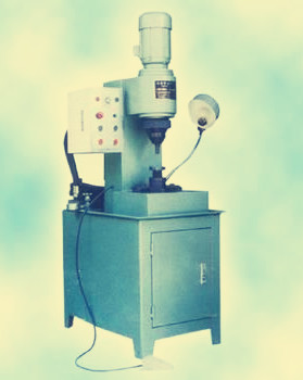 采購時選擇氣動鉚接機好還是液壓鉚接機好？