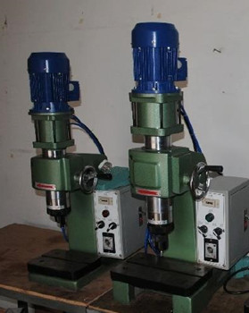 南京廠家怎么選擇合適的氣壓鉚接機(jī)？