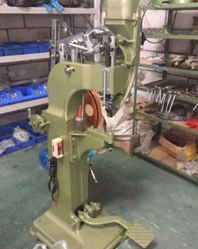 氣壓鉚接機(jī)的鉚頭會(huì)旋轉(zhuǎn)嗎？